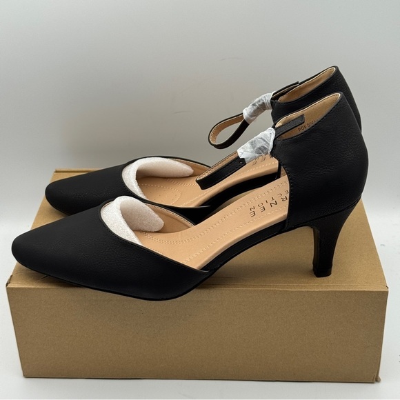 Journee Collection Bettie Black Heels Size 10 - Picture 3 of 7